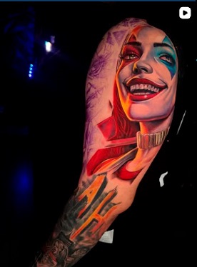 Tatuaje a color de Harley Quinn