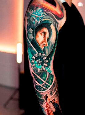 Tatuaje a color de un astronauta